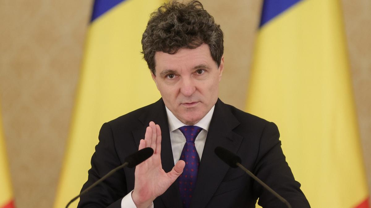 Nicuşor Dan s-a săturat de scandalurile din coaliţie şi intervine cu instrucţiuni clare: „Avem patru partide care formează o coaliţie şi toate se atacă între ele şi niciunul nu spune un cuvinţel despre opoziţie”