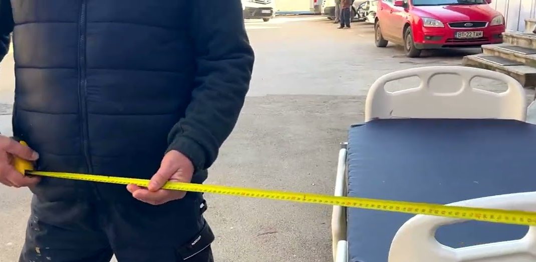 Un spital din România a cumpărat 600 de paturi, dar acestea nu încap pe uşile saloanelor. Ce soluţie s-a găsit