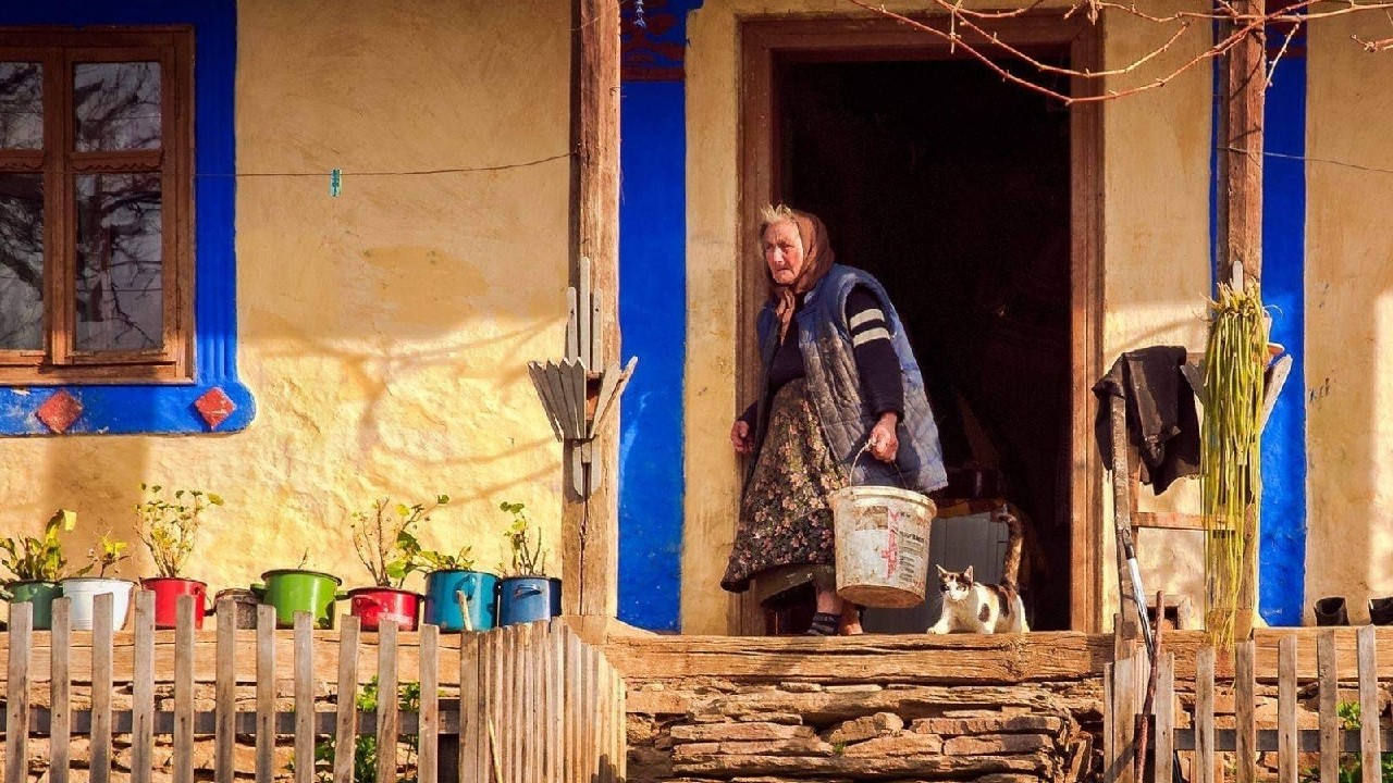 Bani în plus la pensie pentru mii de români. Cine sunt seniorii care beneficiază de suplimentări și unde ajung pensiile duble