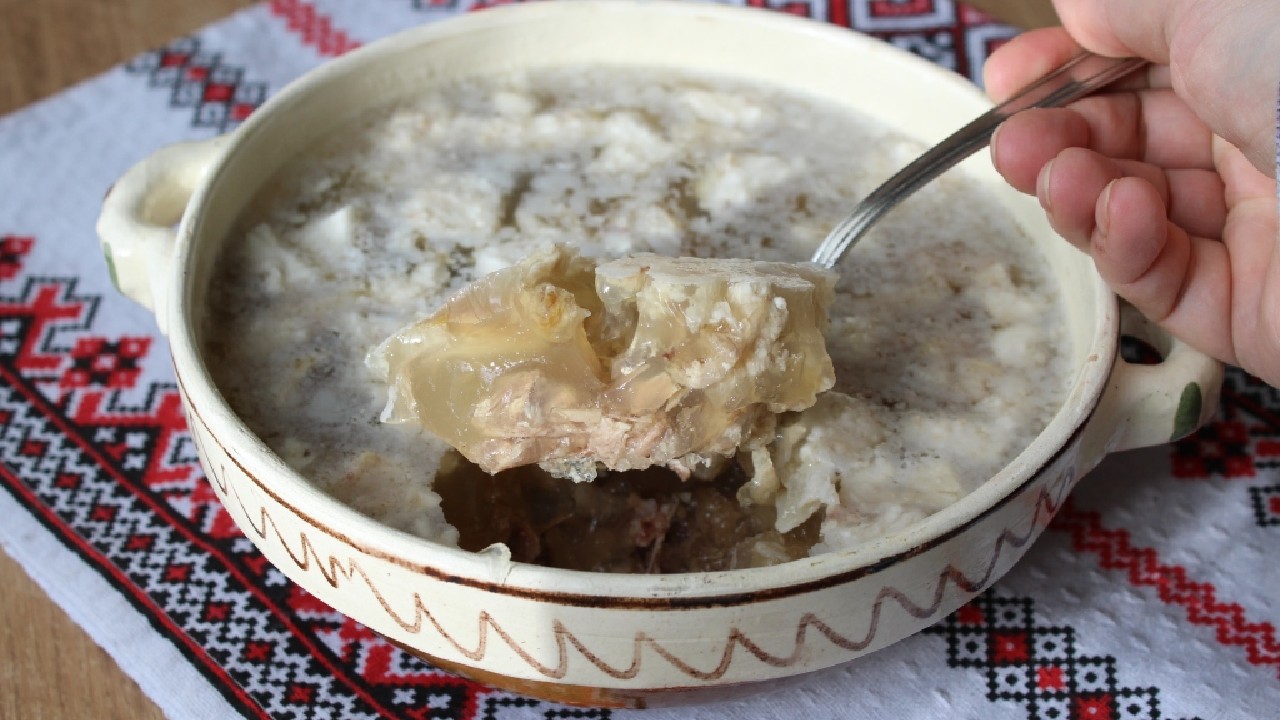 Cum să faci piftia perfectă de Crăciun. Ce carne trebuie să folosești ca să iasă limpede și delicioasă