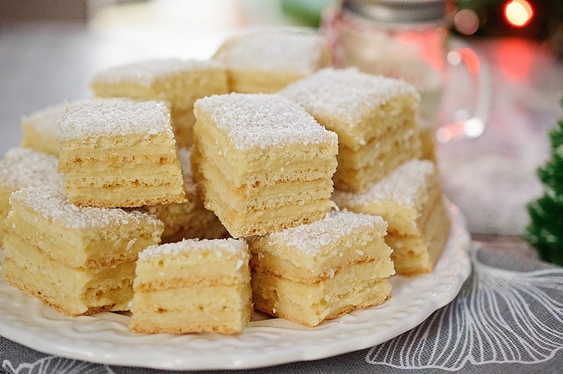 Rețeta clasică a prăjiturii Albă ca zăpada. Trucurile bunicii pentru cel mai popular desert de pe masa de Crăciun