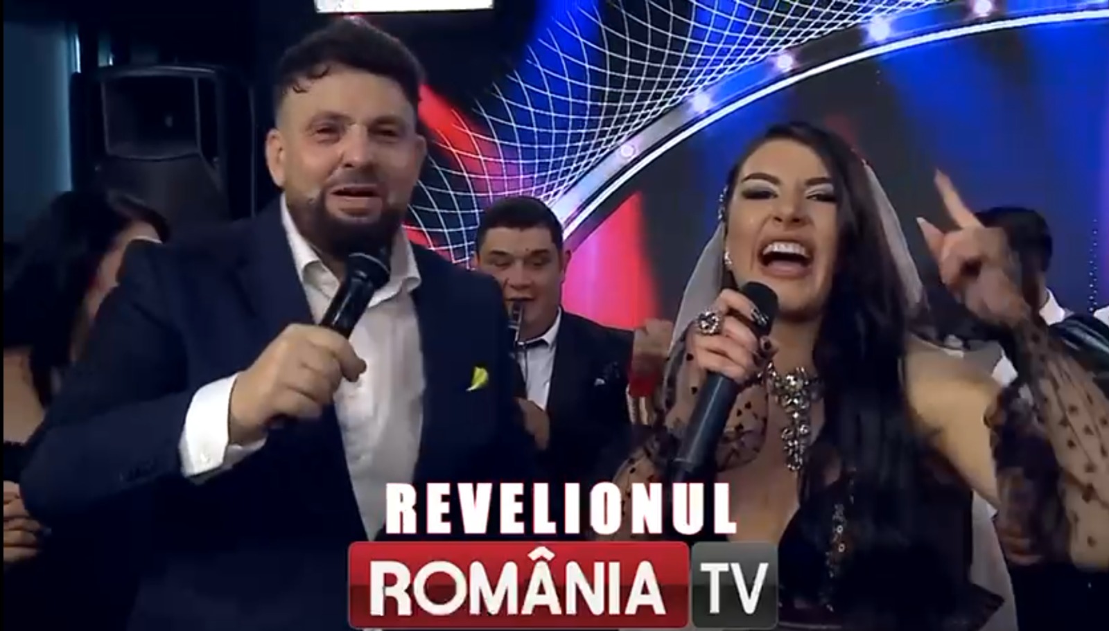Super Revelionul României 2026. Vedete şi politicieni aşa cum nu i-aţi mai văzut! Nimeni nu doarme, revelionul legendelor la România TV!