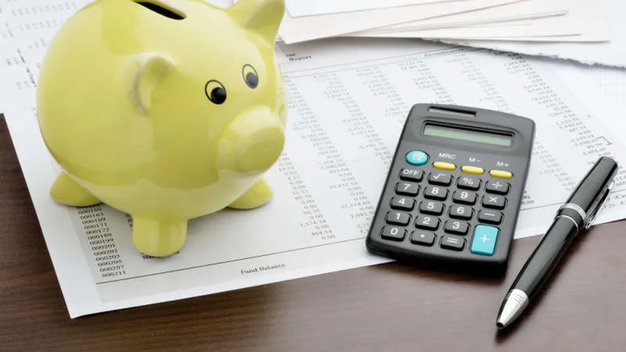 Sindicaliștii vor majorarea salariului minim de 4.350 de lei brut, patronatele se împotrivesc. Economiștii susțin că măsura trebuie amânată: „Nu e un moment potrivit, dată fiind această problemă uriașă de competitivitate”