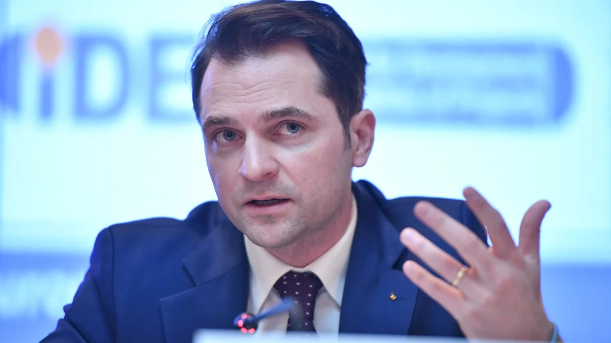 Sebastian Burduja se alătură PSD sugerează că Diana Buzoianu ar trebui să demisioneze: „Atunci când peste 100.000 de români rămân fără apă, cineva trebuie să răspundă”