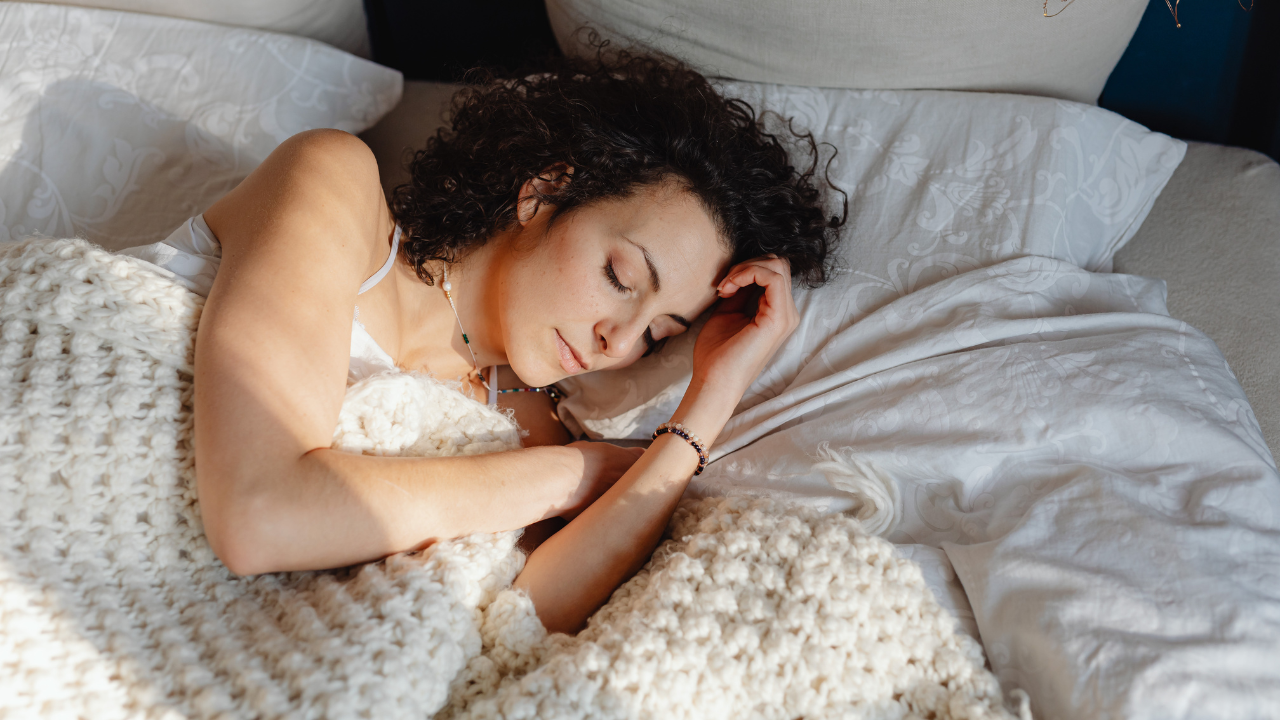 Somnul de 10 minute care îți resetează creierul: Este demonstrat științific