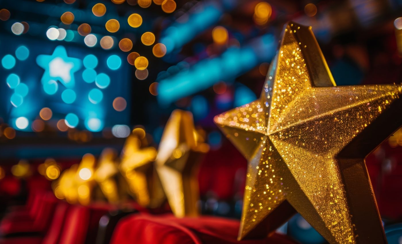 3 ZODII născute să fie în lumina reflectoarelor. Ce le aduce FAIMA