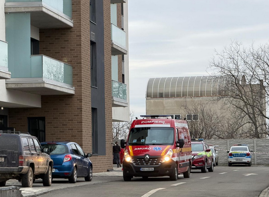 Un adolescent a murit după ce ar fi căzut de la înălțime dintr-un bloc, în Oradea