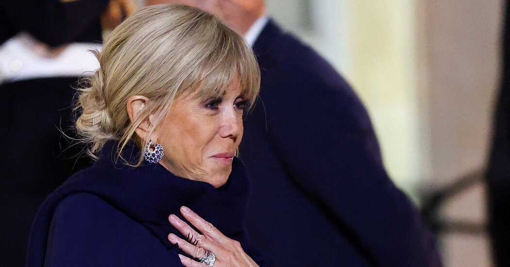 Hărțuirea lui Brigitte Macron este sancționată drastic. Prima Doamnă câștigă lupta cu mediul online: Până la șase luni de închisoare pentru hărțuitori