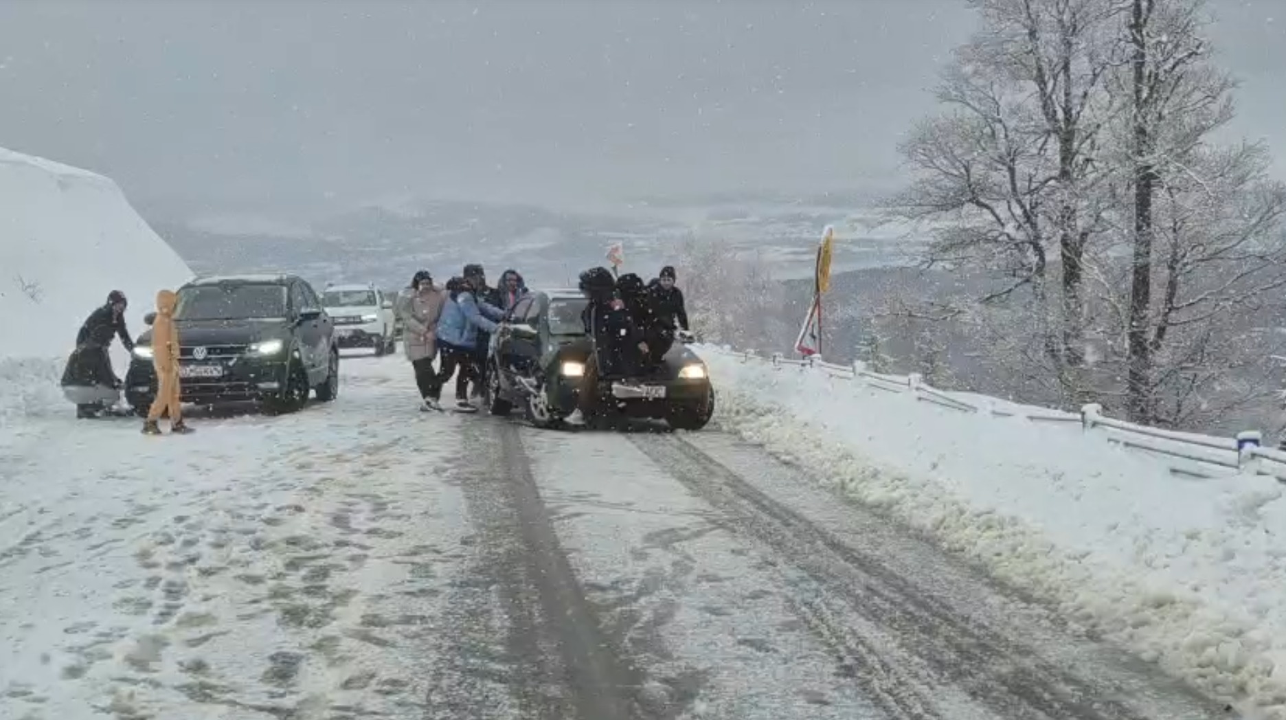 „Bombă meteorologică”. Furtuna Goretti declanşează avalanşă de coduri roşii. Rafalele de vânt ajung la 160 km/h!