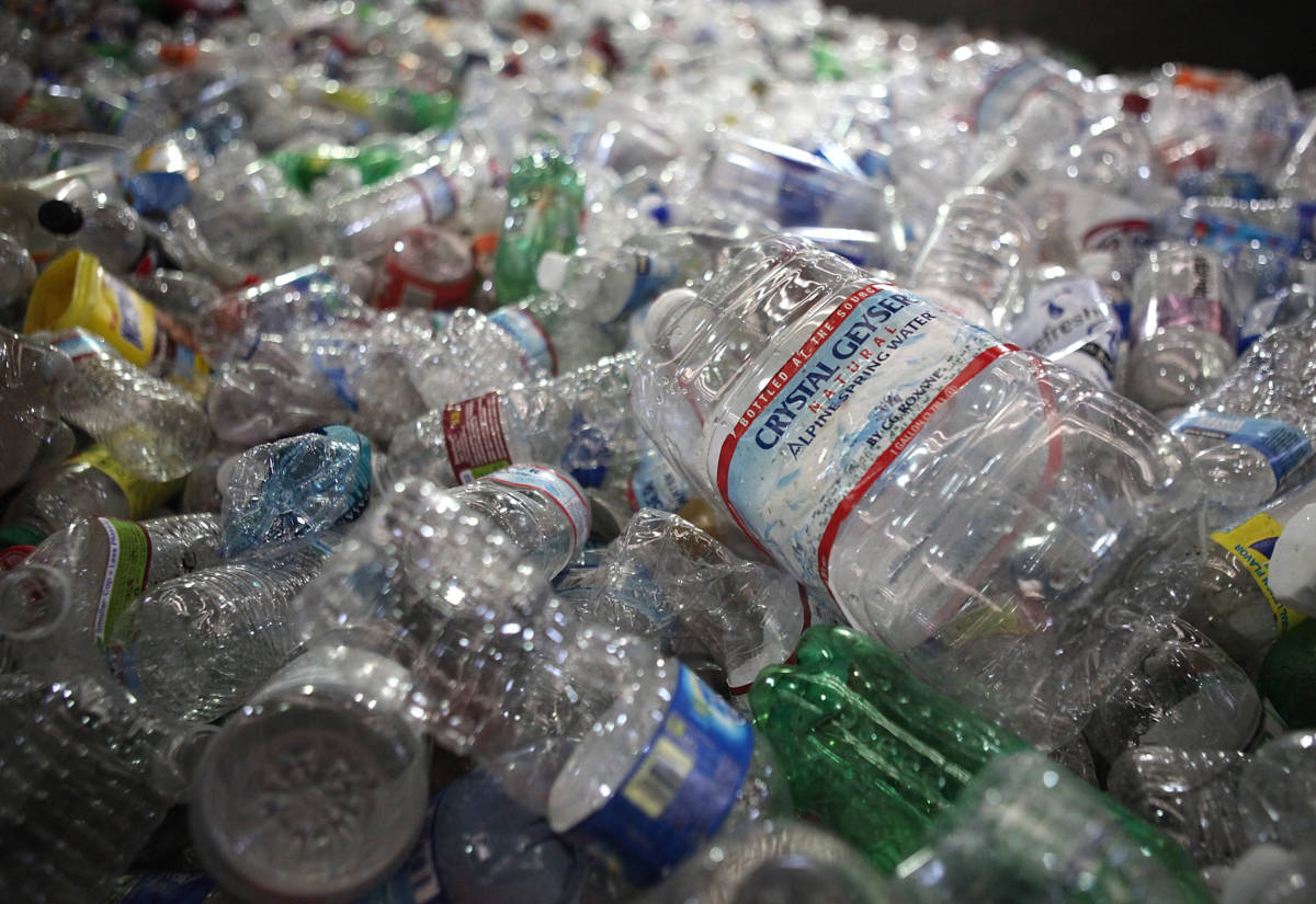 Când corectitudinea te lasă lefter: Un pensionar din Hamburg a rămas fără ajutor social, după ce a adunat sticle pentru a le recicla