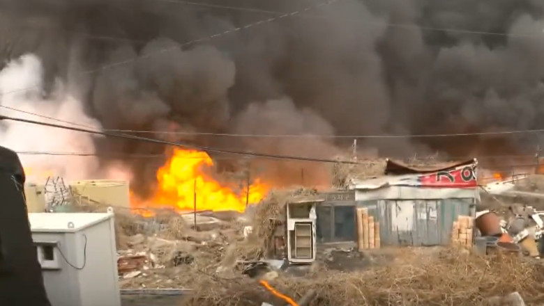 Incendiu de amploare în apropierea unui cartier de lux: „Dormeam până când un vecin m-a sunat să-mi spună”