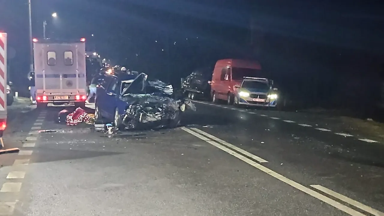 Accident pe DN 7 pe Valea Oltului. Un TIR și un autoturism s-au ciocnit violent. Un tânăr de 19 ani a murit