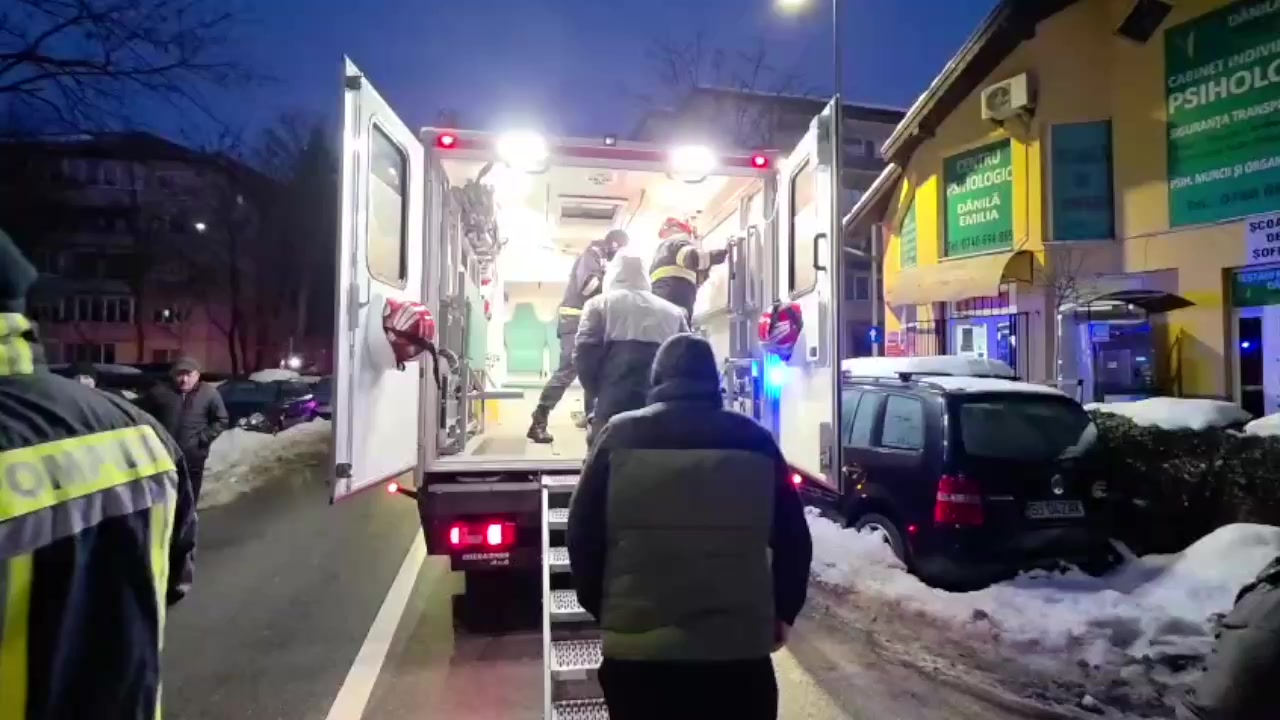 Cel puțin 20 de persoane evacuate și dooi răniți, dintre care unul grav, după o explozie într-un bloc din Alba Iulia. Bărbatul cu arsuri pe 50% din corp, transportat în străinătate