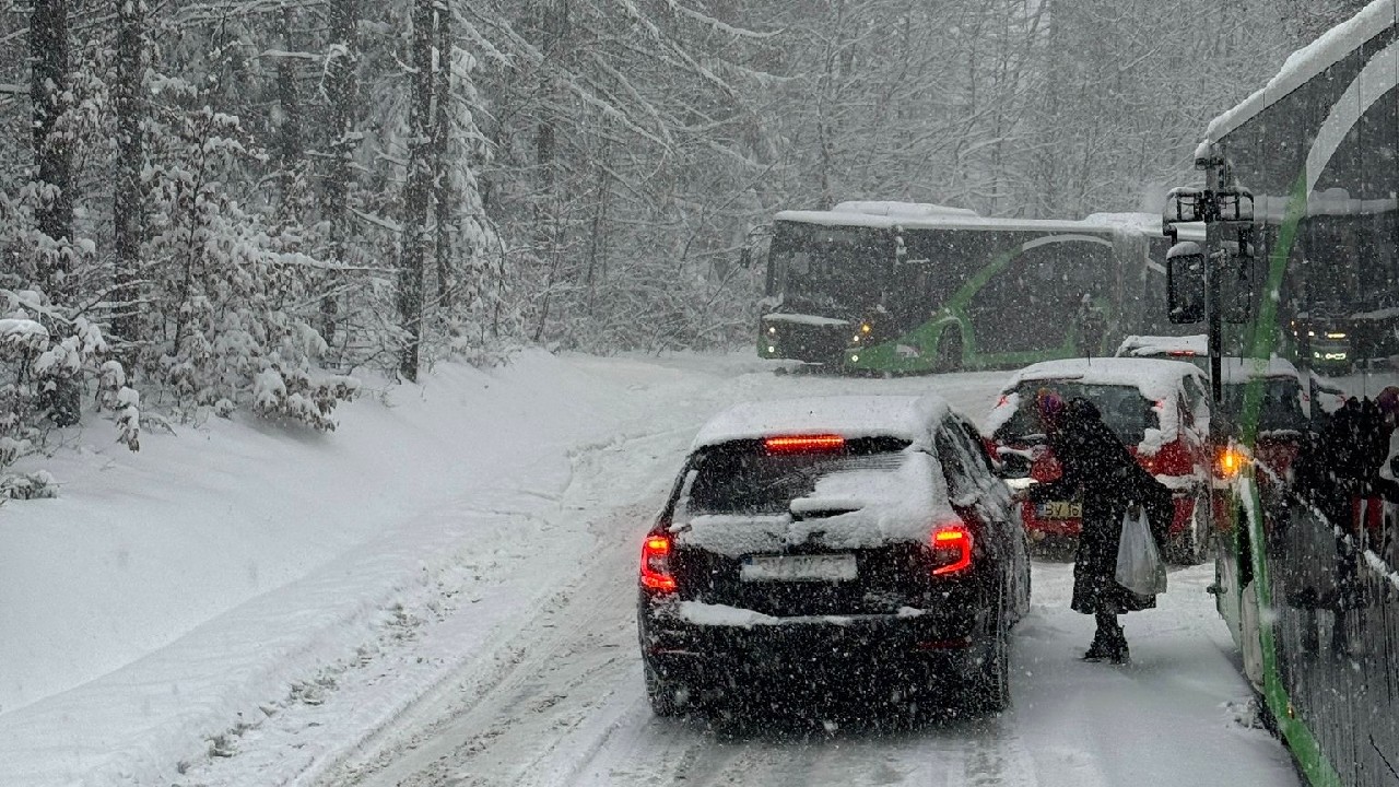 Amendă de aproape 2.000 de lei pentru șoferii care fac această greșeală iarna. Se reține certificatul de înmatriculare
