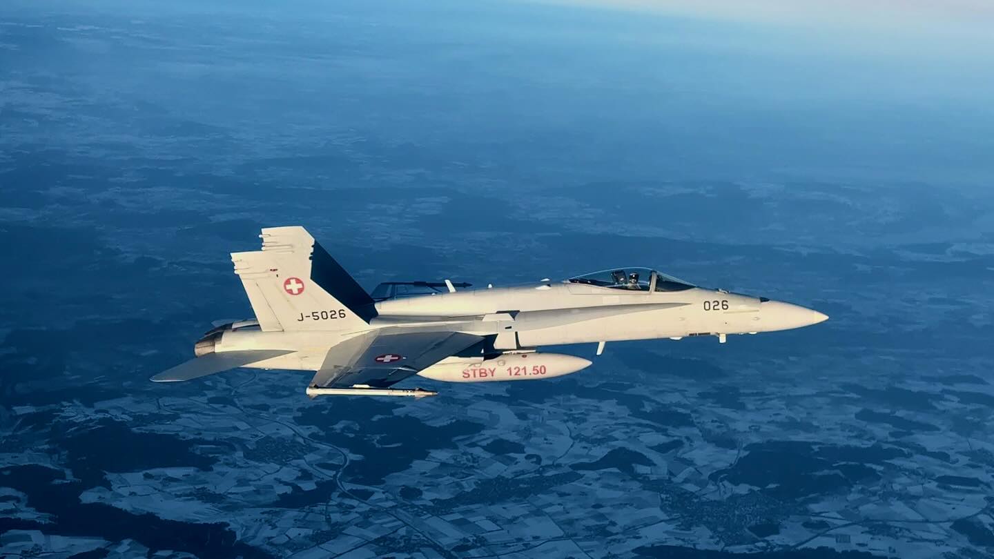 Nicuşor Dan, contrazis de un jurnalist român, publică discuţia dintre piloţii aeronavei Spartan şi turnul de control elveţian. A fost aeronava prezidenţială însoţită de avioane de vânătoare drept mulţumire pentru ajutorul acordat de România după incendiul din Crans-Montana?