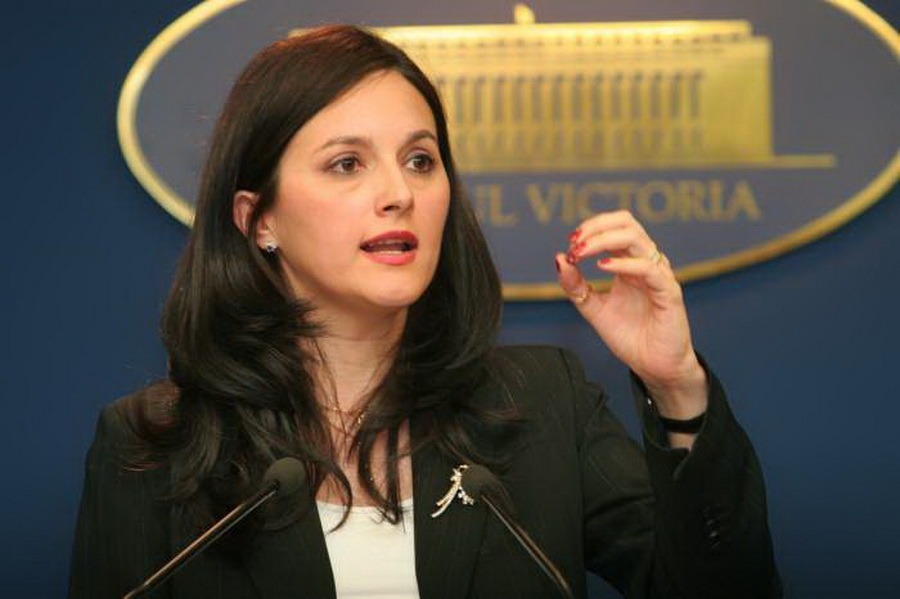 Alina Bica şi-a găsit chemarea în Italia. Şi-a deschis un cabinet de avocatură alături de italianul care l-a reprezentat pe Dragoş Săvulescu şi caută să-i ajute pe românii fugiţi de justiţia din ţară: „Am fost procuror 20 de ani. Ştiu cum gândesc procurorii”