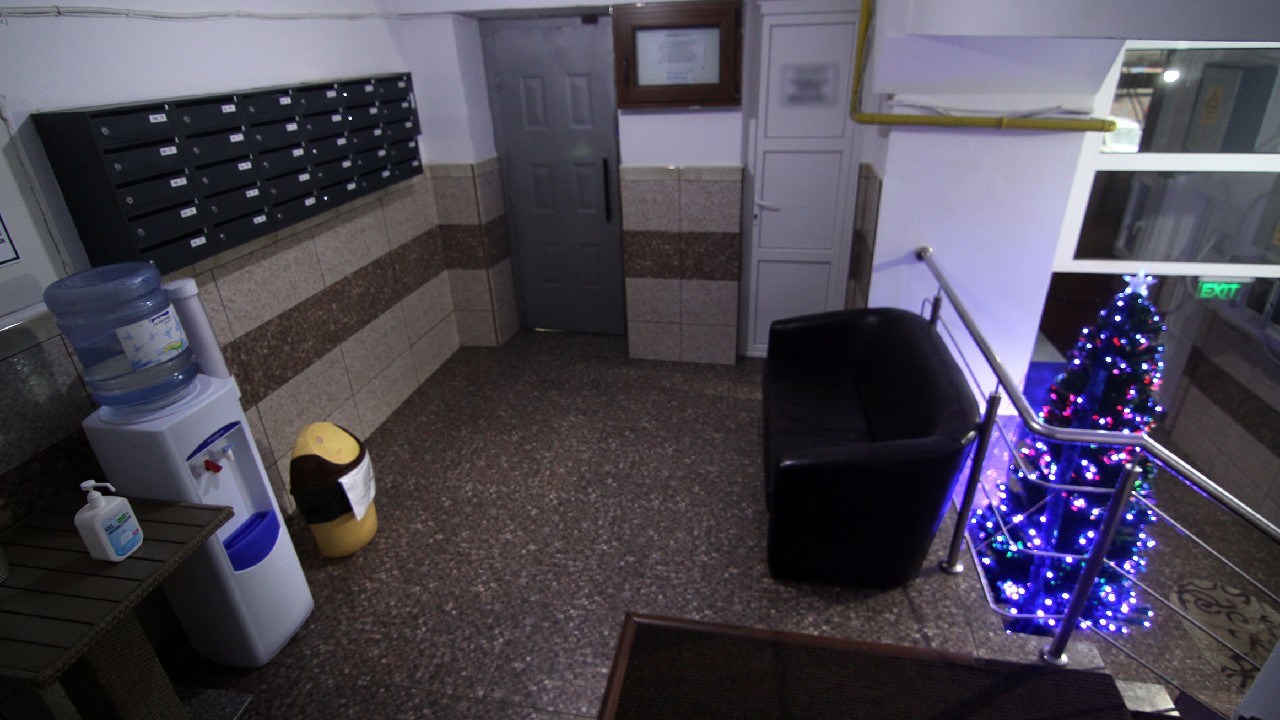 Amendă de până la 2.000 de lei pentru românii care stau la bloc și fac această greșeală. Ce nu ai voie să lași pe palier în 2026