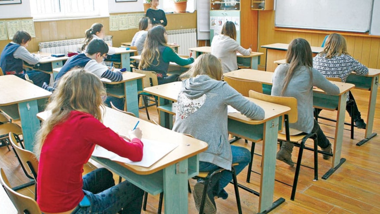Când intră banii pentru bursa de merit pentru elevii de clasa a V-a în 2026 și ce trebuie să știe părinții