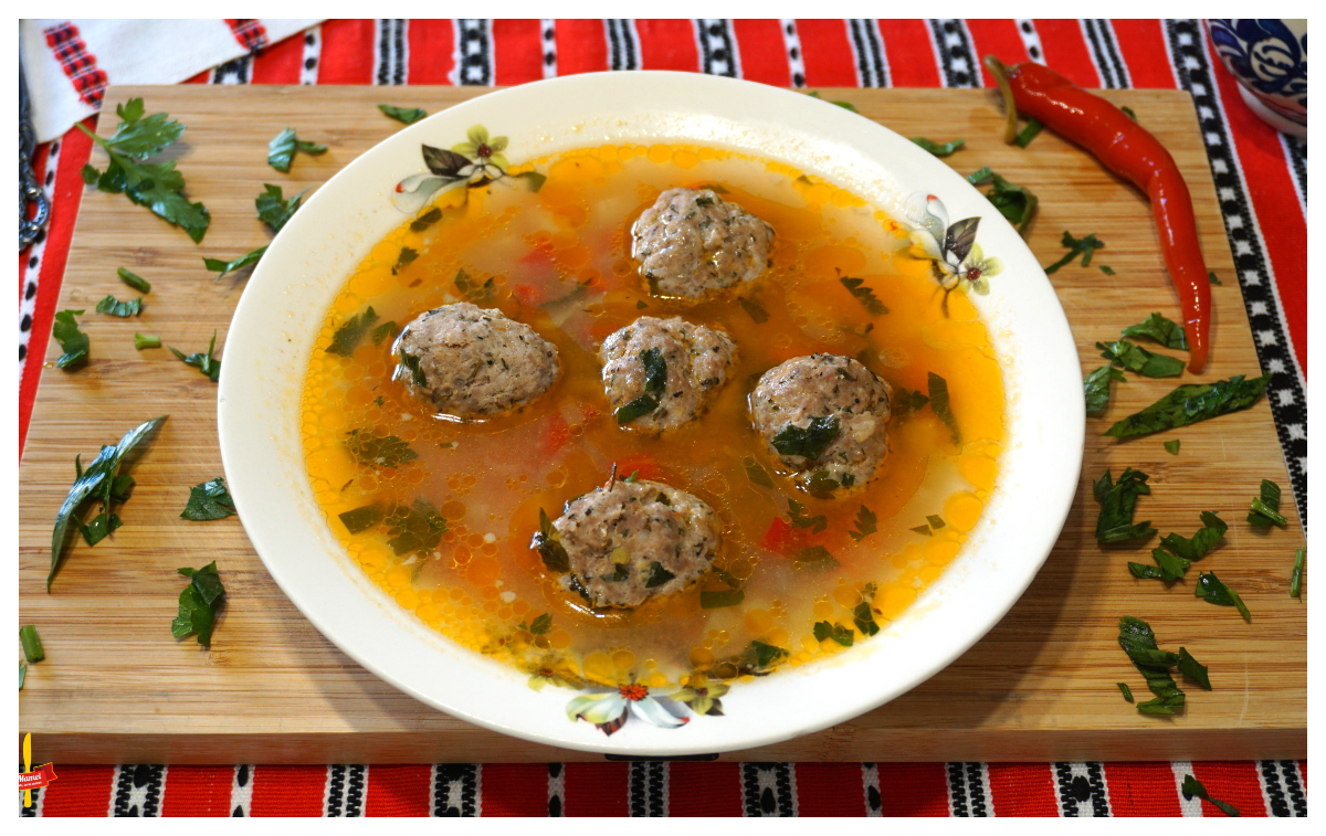 Câtă apă se pune în ciorba de perișoare. De ce nu e bine să pui prea multă