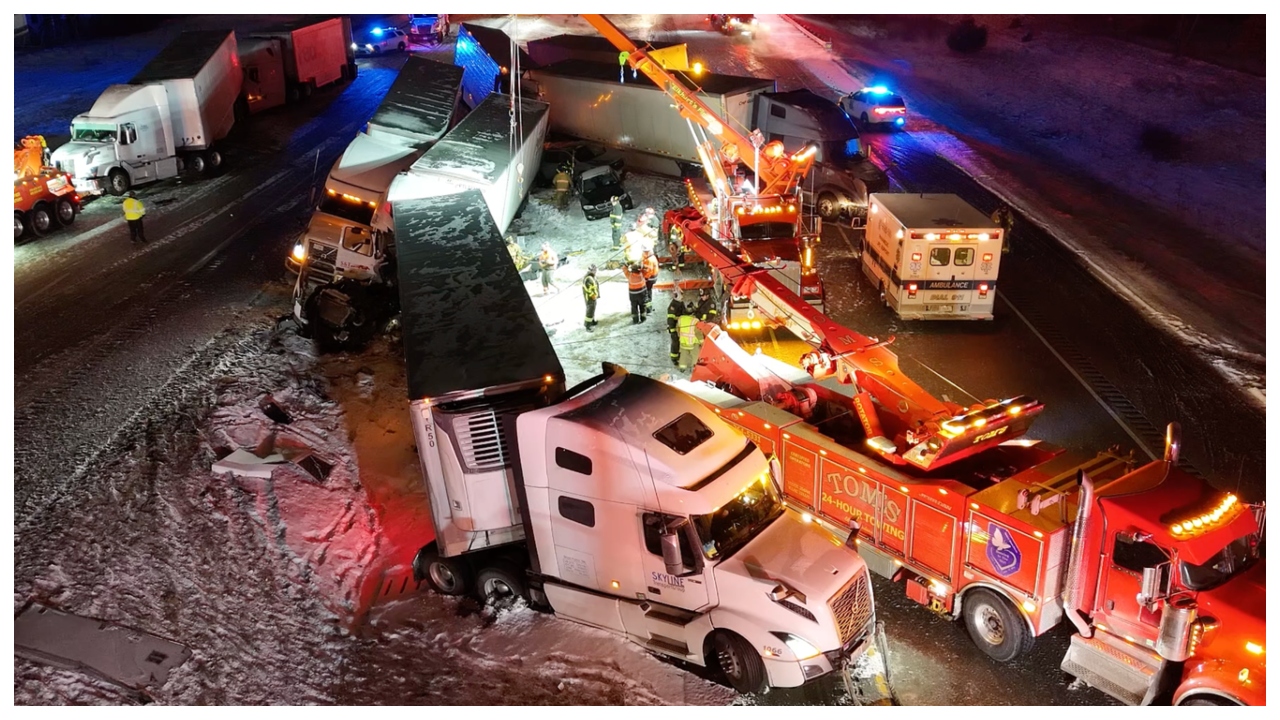 Carambol masiv în statul american Indiana din cauza zăpezii de pe sosea VIDEO