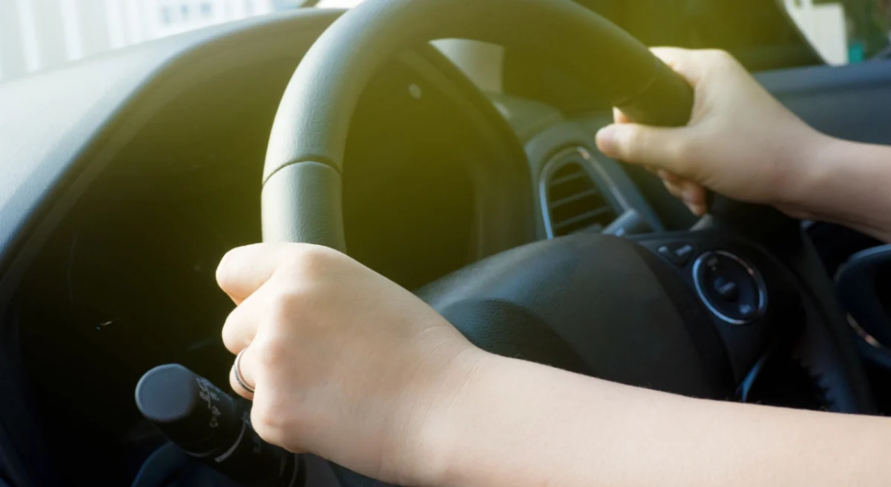 Un băiat de 12 ani, prins la volanul unui autoturism furat. Copilul a condus în trei județe și a fost urmărit de polițiști