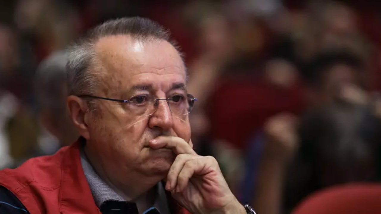 BREAKING Ion Cristoiu, transportat de urgență la spital. Gazetarul și-a fracturat umărul după ce a căzut pe gheață