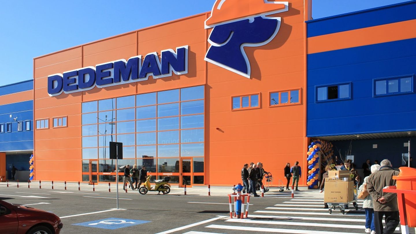 Fraţii Pavăl, patronii Dedeman, au făcut primul pas spre achiziţionarea unui teren de 12 hectare în una dintre zonele cele mai căutate din Moldova. Tranzacţia se ridică la 12 milioane de euro