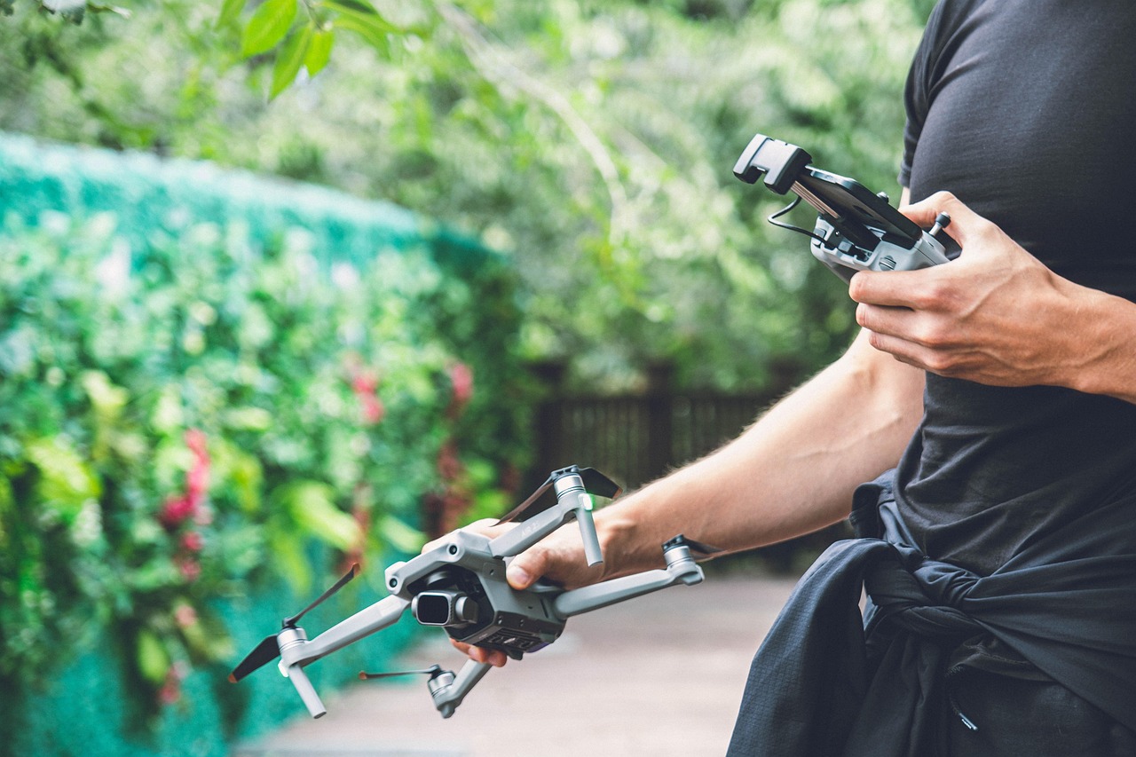 Noi meserii au fost recunoscute oficial pe piața muncii din România. Pilotul de dronă, artistul digital și bioinformaticianul vor avea carte de mucă