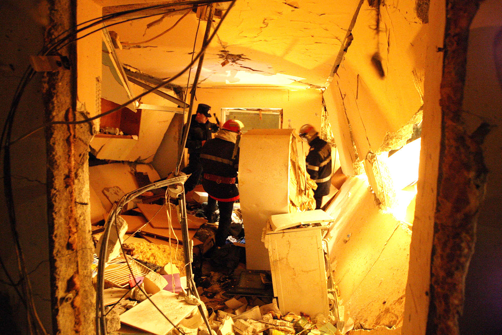 O centrală a explodat la Constanţa, deflagraţia fiind urmată de incendiu