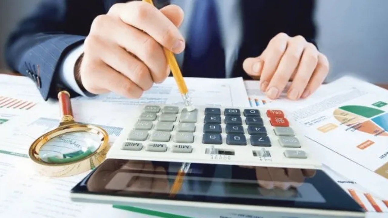 Modificări fiscale majore în 2026. Scade impozitul pe cifra de afaceri iar companiile devin obligate să dețină conturi bancare în România