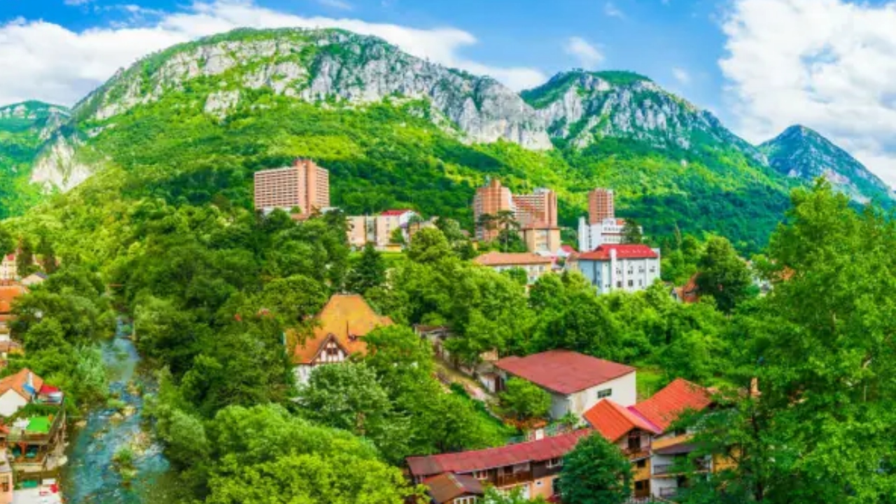 Orașul cu climă tropicală din România. Pe ce dată vine primăvara, conform meteorologilor Accuweather