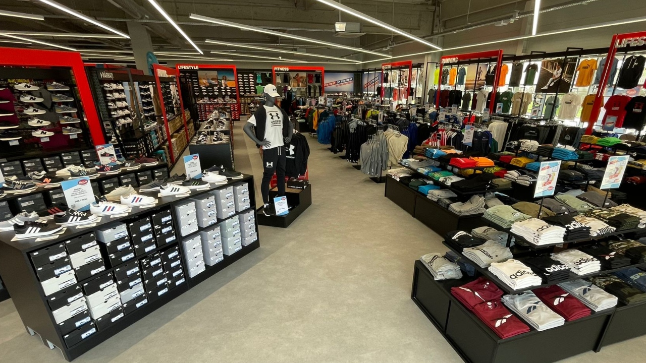 Un gigant se retrage de pe piața din România. Magazinele au fost vândute