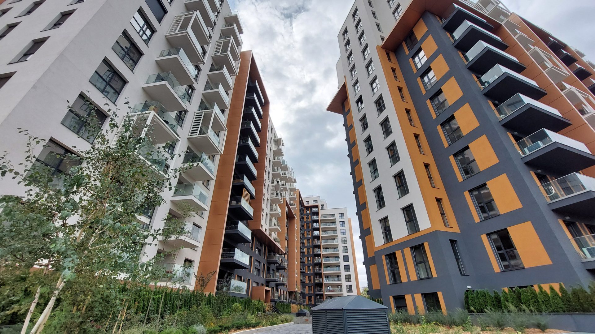 Guvernul Bolojan impune noi obligaţii dezvoltatorilor imobiliari. Ce informaţii vor fi nevoiţi să dezvăluie