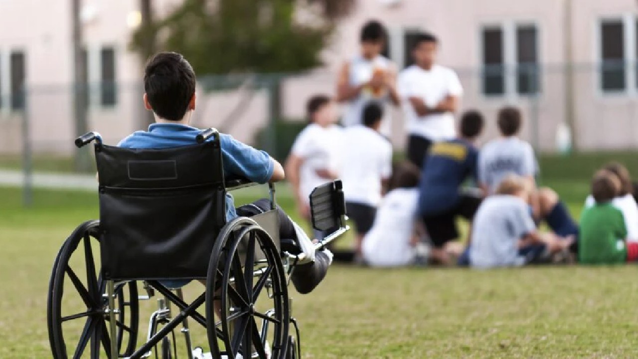 Cine primește mai mulți bani de la stat din martie 2026. Indemnizații majorate automat pentru mii de români