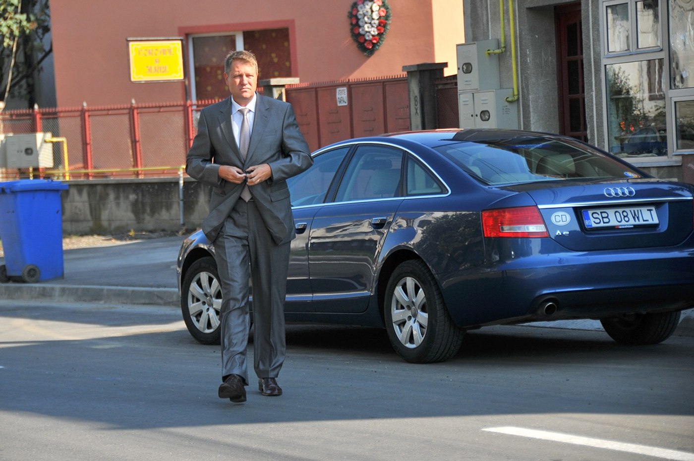 Cât costă limuzina folosită de Iohannis în perioada în care a fost primar al Sibiului. Maşina va fi scoasă la licitaţie, iar autorităţile locale spun că „se vinde o poveste”