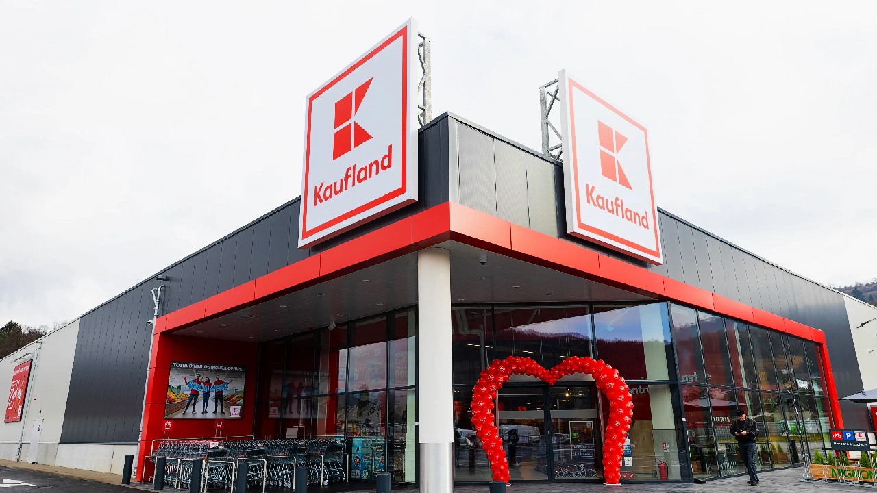 Kaufland deschide primul drive-thru, ca la fast-food, în Germania. Ce pot cumpăra clienții
