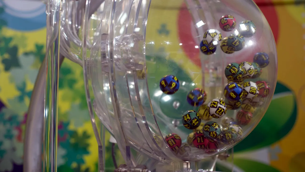 Rezultate loto 18 ianuarie 2026. Numerele extrase la Loto 6 din 49, Joker şi Noroc. Report de peste 3,19 milioane de euro la Loto 6/49, categoria I