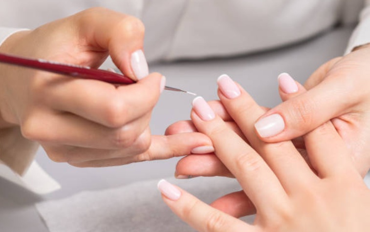 O femeie a renunțat să-și mai facă manichiura la salon, după ce a realizat cât a cheltuit într-un an: „Am fost șocată. Am decis că, în 2026, voi avea unghii naturale”