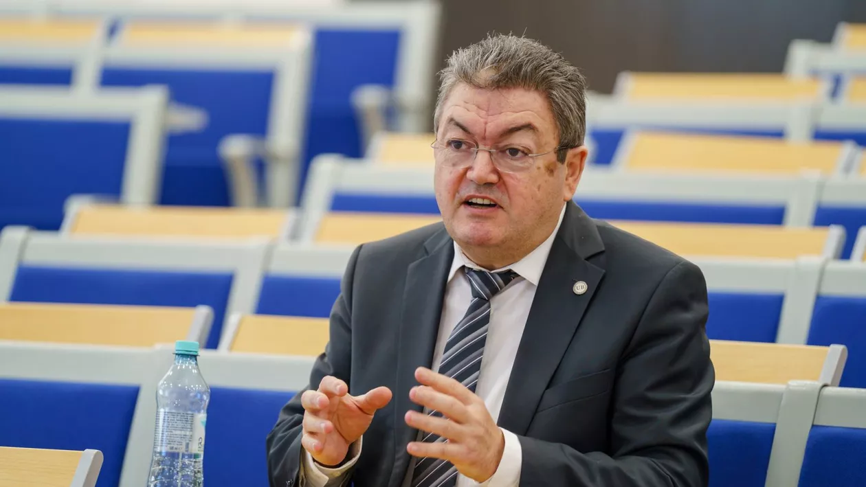 PNL urmează să numească vineri propunerea pentru Ministerul Educaţiei. Rectorul Universităţii Bucureşti, favorit să-l înlocuiască pe Daniel David