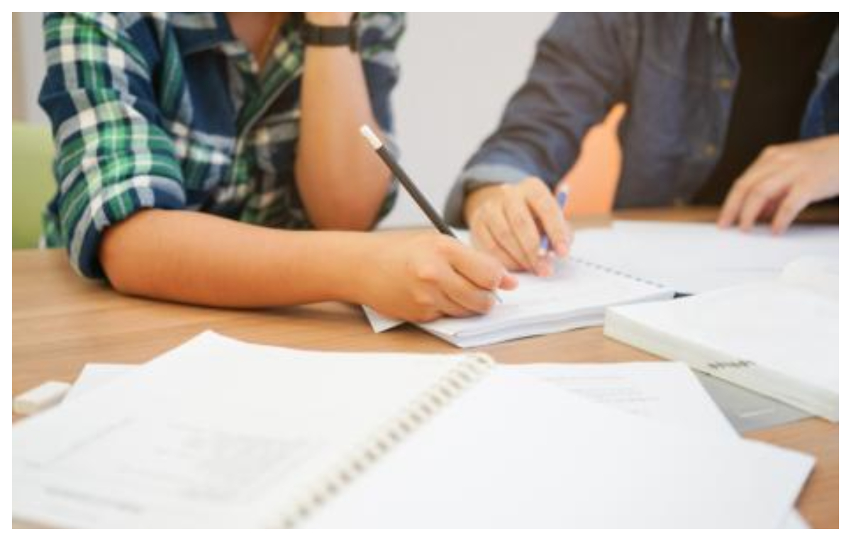 Câți bani plătesc părinții pentru meditațiile copiilor. Avertismentul unei profesoare de limba română: ”Surpriza cea mare este una neplăcută”