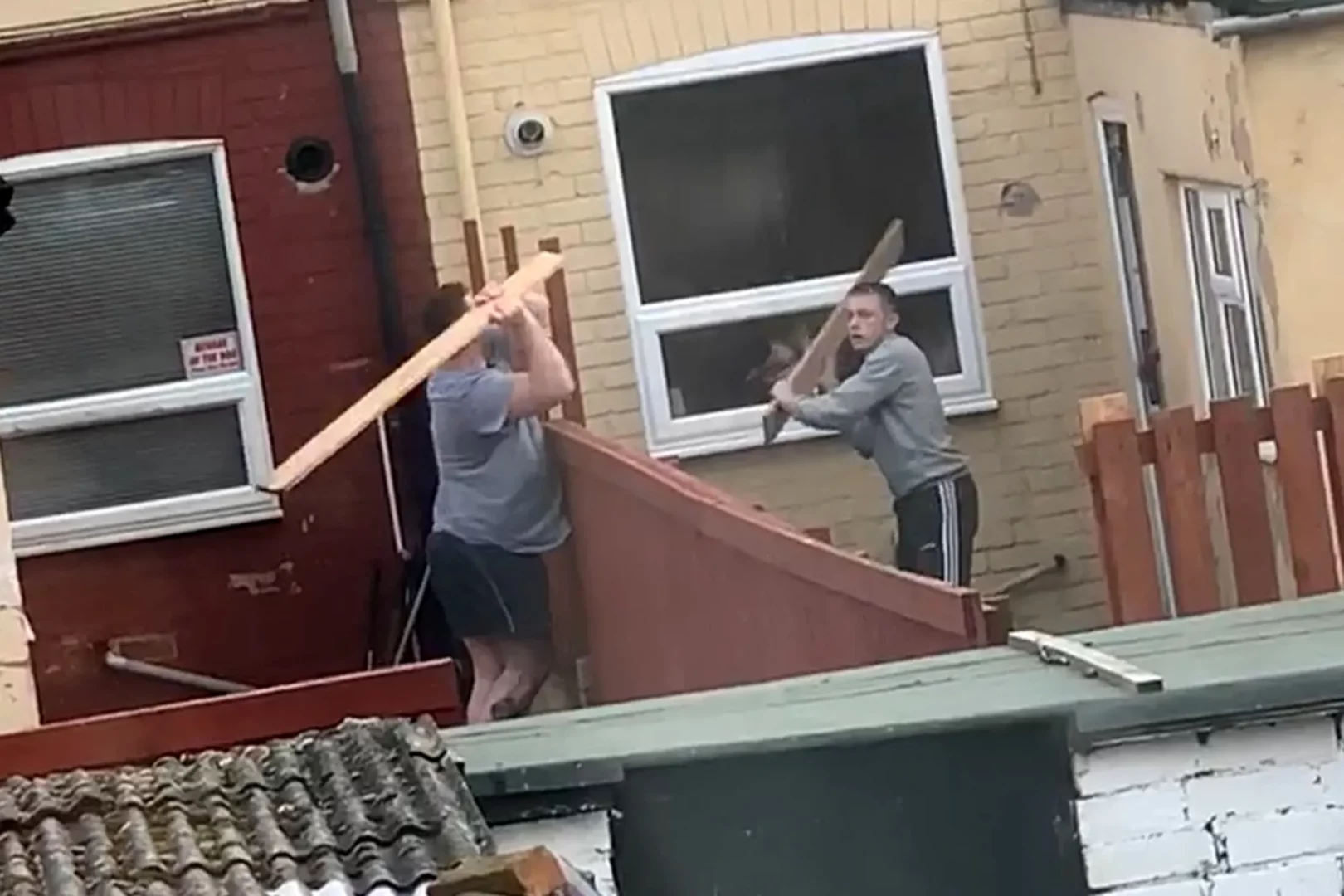 Te supără vecinii zgomotoși? Ce poți face, din punct de vedere legal, când sunt ignorate orele de liniște. Amenzi de până la 3.000 de lei