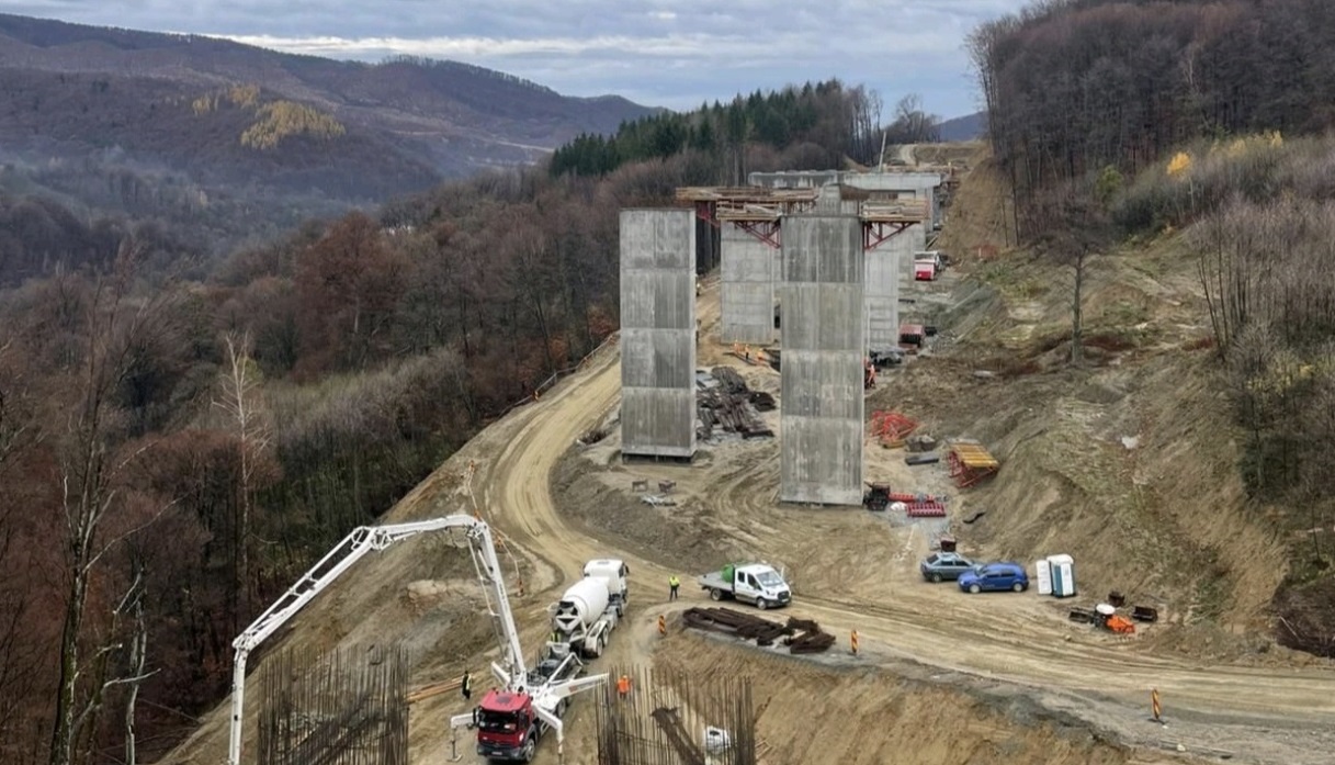 Autostrada Sibiu – Pitești ar putea fi gata înainte de termen, o premieră istorică. Va fi primul drum de mare viteză care traversează munții Carpați