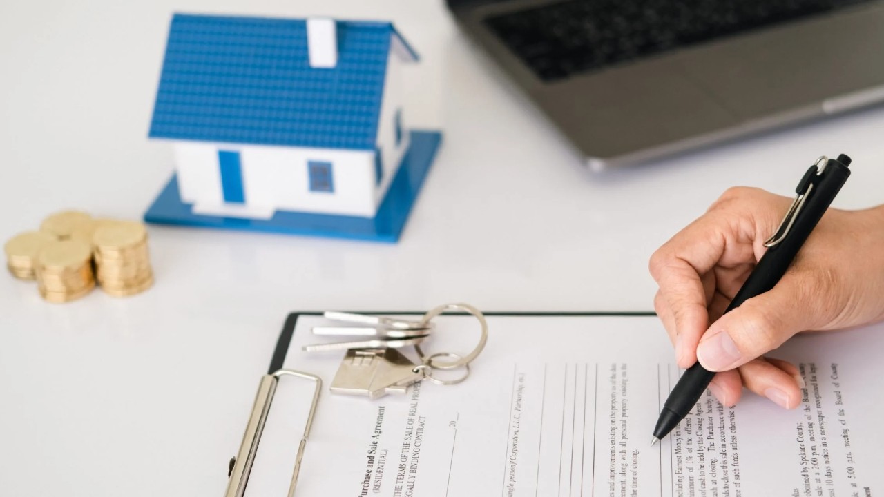 Cine sunt românii care riscă să le fie limitat dreptul asupra proprietăților. Ce trebuie să știe proprietarii aflați în această situație