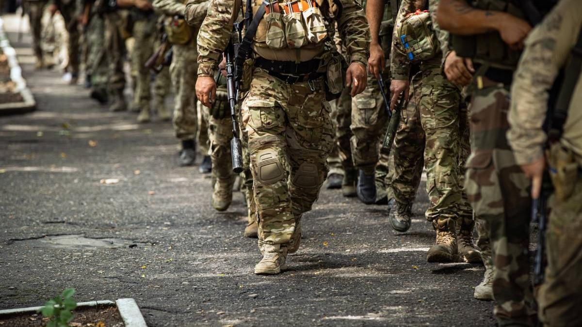 Românii rezerviști plecați în străinătate, obligați prin lege să se prezinte la unitățile militare, în cazul unei mobilizări