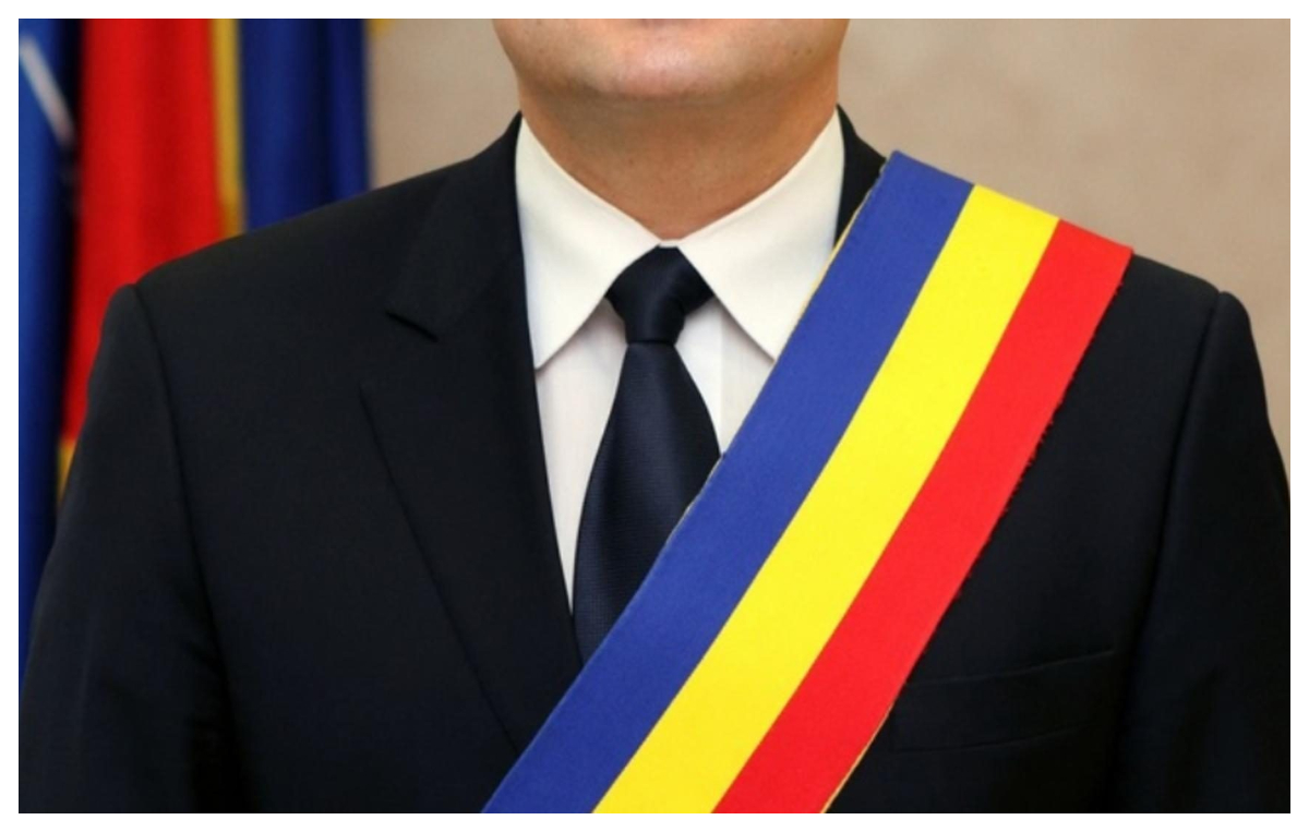 Ce salarii au angajații unei primării. Câți bani încasează lunar primarul