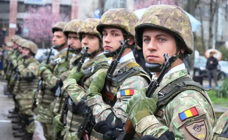 Serviciul militar obligatoriu divide România. Diferenţă minimă între susţinătorii şi opozanţii SONDAJ