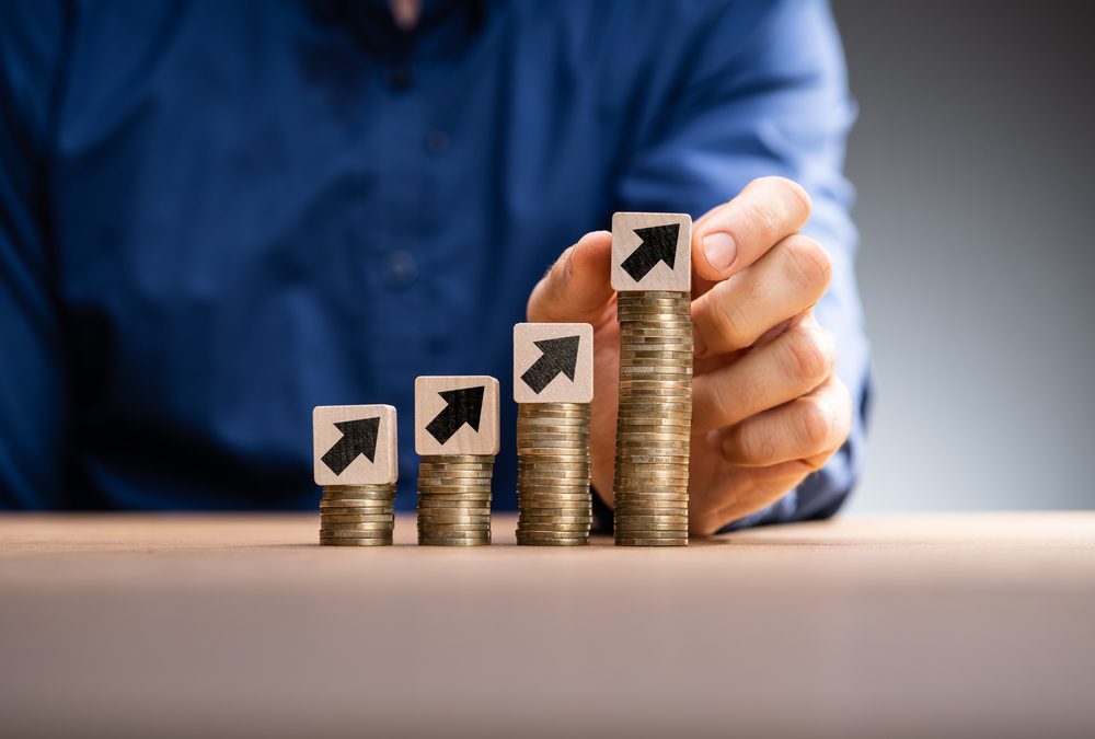 Românii o duc bine în Capitală: Angajații au salarii de peste 6.900 de lei net, depășind media națională, iar rata șomajului este de doar 0,5%