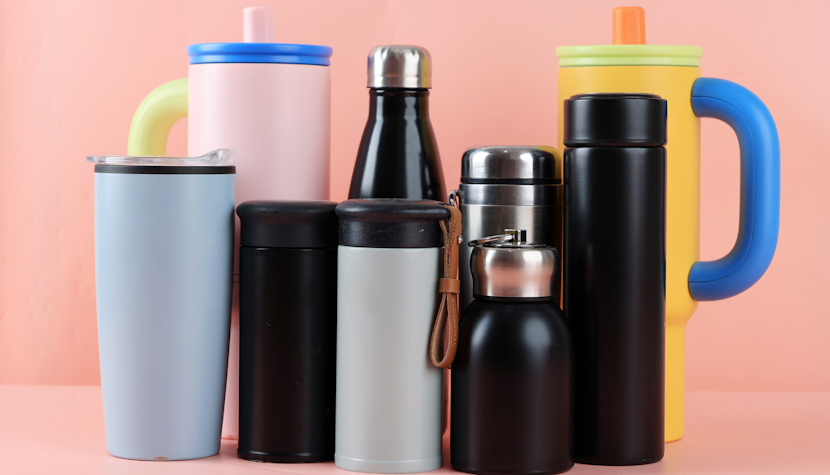 Sticlele de băut reutilizabile ne pot îmbolnăvi. Experții trag un semnal de alarmă: „Au mai multe bacterii decât toaleta noastră”