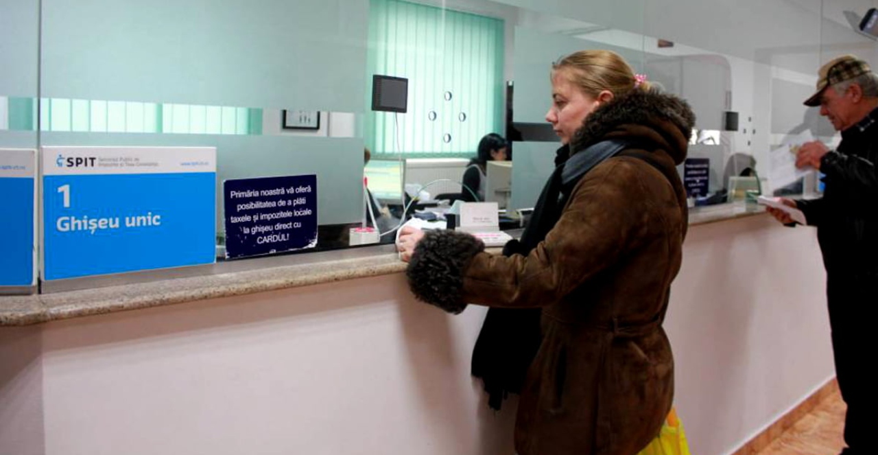 Haos, disperare și revoltă la plata taxelor pe 2026. În unele orașe, taxe pe gunoi e cât impozitul pe case! Un bărbat a fost pus să plătească și pentru soția moartă de 22 de ani!