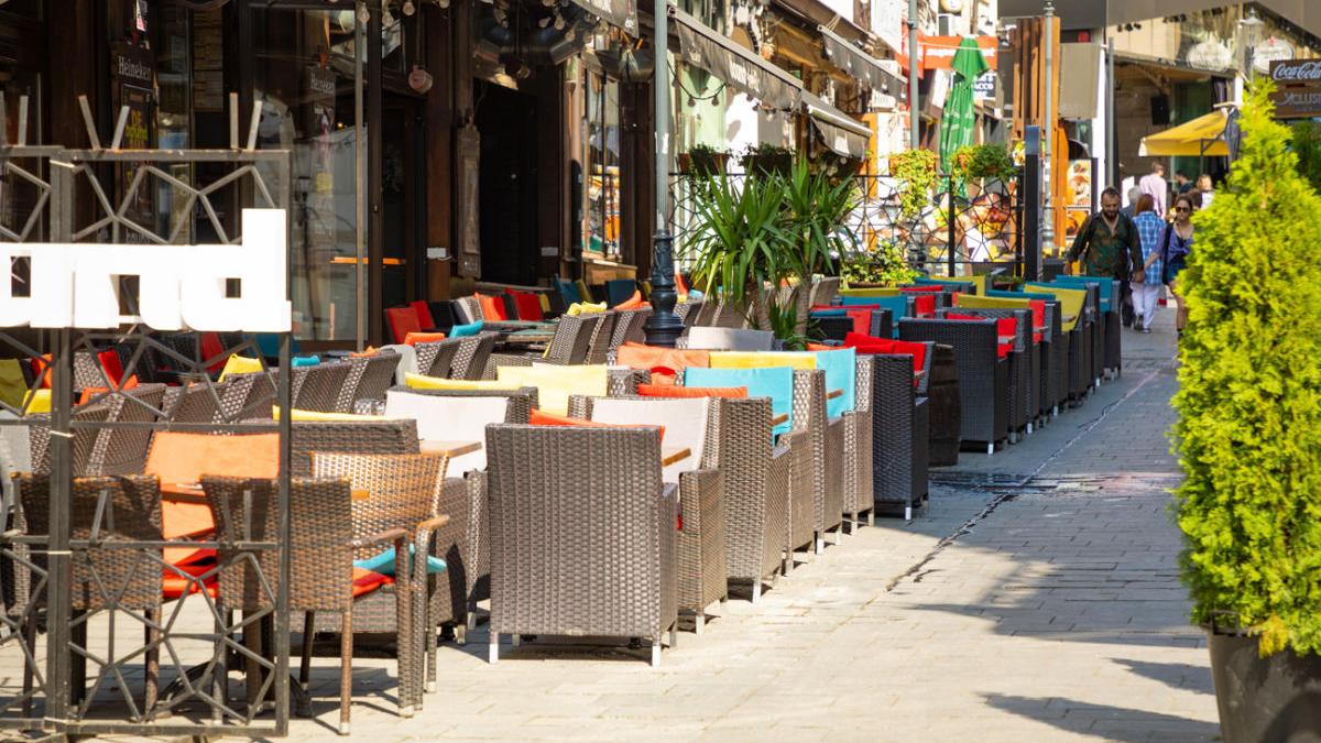 Antreprenorii din HoReCa avertizează: un sfert dintre restaurante riscă să se închidă în 2026 dacă va fi mărită TVA